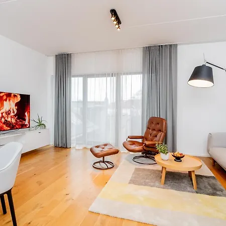 Heart Of Paernu Living - Contemporary 2 Bedroom Apartment With Balcony & Parking Exterior photo