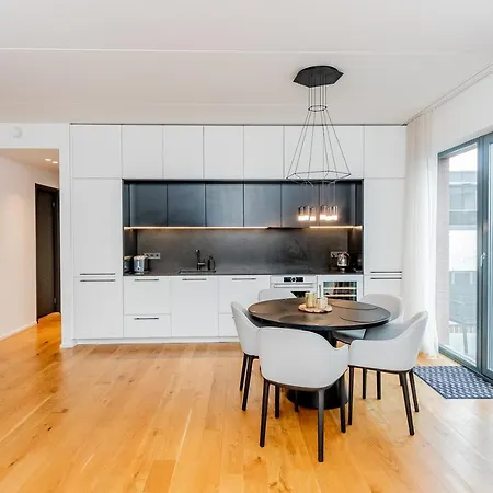 Heart Of Paernu Living - Contemporary 2 Bedroom Apartment With Balcony & Parking Exterior photo